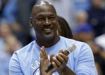 MICHAEL JORDAN DONA 100 MILLONES DE DÓLARES PARA IGUALDAD RACIAL