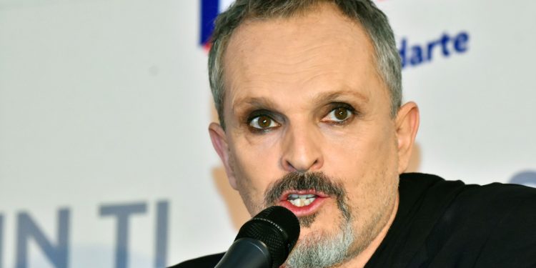 MIGUEL BOSÉ ARREMETE AHORA CONTRA LAS VACUNAS PARA COVID-19