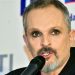 MIGUEL BOSÉ ARREMETE AHORA CONTRA LAS VACUNAS PARA COVID-19