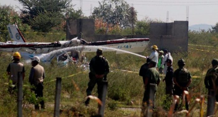 MUEREN SEIS PERSONAS AL DESPLOMARSE AVIONETA EN CHIHUAHUA