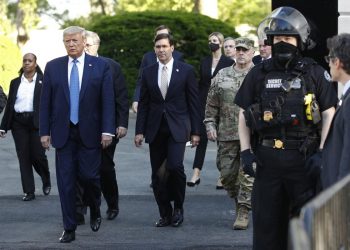 PROTESTAS RESALTAN DIFERENCIAS ENTRE TRUMP Y EL PENTÁGONO