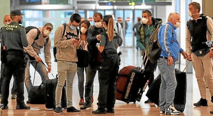 REINO UNIDO IMPONE POLÉMICA CUARENTENA A VIAJEROS INTERNACIONALES