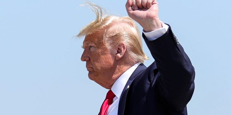 TRUMP APRUEBA SANCIONES CONTRA FUNCIONARIOS DE CORTE PENAL INTERNACIONAL