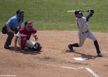 DAN POSITIVO DOCE INTEGRANTES DEL EQUIPO MARLINS; SUSPENDEN EL JUEGO DE HOY