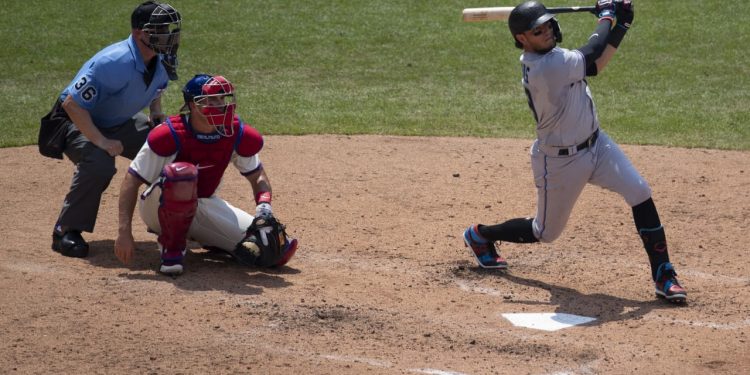 DAN POSITIVO DOCE INTEGRANTES DEL EQUIPO MARLINS; SUSPENDEN EL JUEGO DE HOY