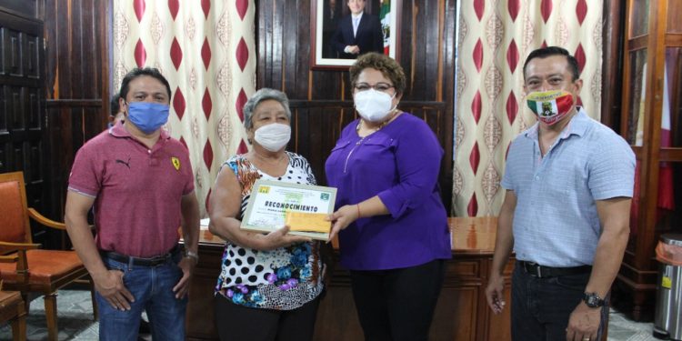 RECONOCEN A TRABAJADORES CON 15, 20 Y 30 AÑOS DE ANTIGÜEDAD LABORAL