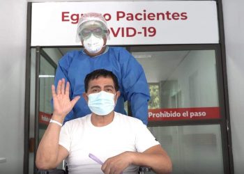 DAN DE ALTA EN EL HOSPITAL JUÁREZ A 12 PACIENTES RECUPERADOS POR  COVID 19