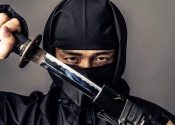 NINJAS, SERES ENIGMÁTICOS QUE APARECEN EN EL CINE OCCIDENTAL EN UNA PELÍCULA DE JAMES BOND