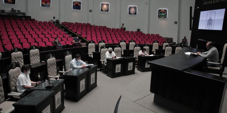 TURNAN A COMISIONES INICIATIVAS EN MATERIA ELECTORAL Y DE SALUD