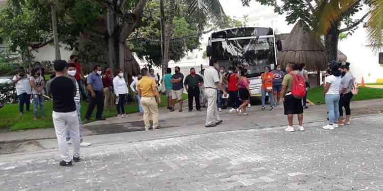 ACUSAN A HOTEL DE PLAYA DEL CARMEN DE DESPEDIR A 86 TRABAJADORES
