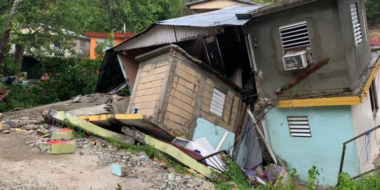 LA TORMENTA TROPICAL ISAÍAS ESTÁ CAUSANDO PELIGROSAS INUNDACIONES Y VIENTO FUERTES EN PUERTO RICO