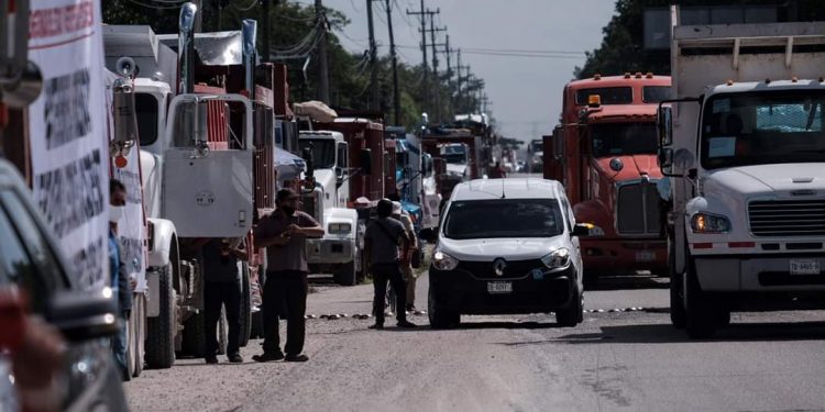 VOLQUETEROS DE PLAYA DEL CARMEN NO QUIEREN COMPETENCIA FORÁNEA