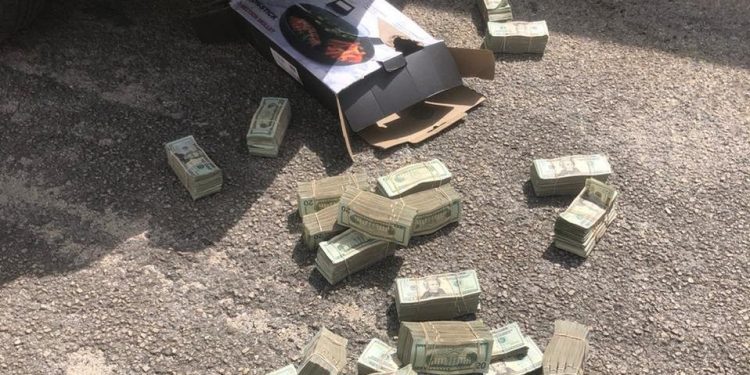 DETIENE EJÉRCITO A CINCO CON 300 MIL DÓLARES EN CHETUMAL