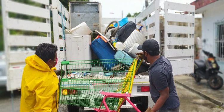 RECOLECTA CAMAR 10 TONELADAS DE CACHARROS EN LAS COLONIAS SAN MIGUEL I Y ADOLFO LÓPEZ MATEOS