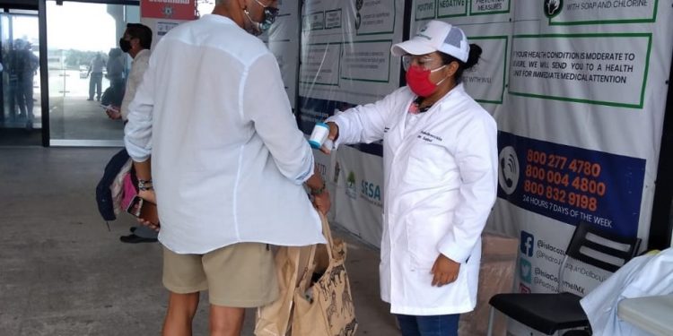 CON TODA LA PENA DEL MUNDO, LE NIEGAN SERVICIO EN LAS NAVIERAS A QUIENES NO ACATAN LAS MEDIDAS SANITARIAS