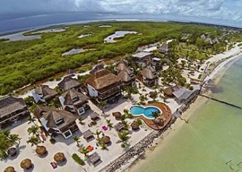 HOLBOX RECIBE A SUS PRIMEROS VISITANTES EN ESPERA DE SEGUIR SIN CASOS DE COVID-19