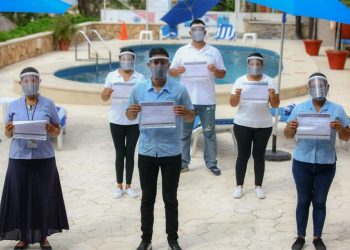 RECIBE HOTEL DE PUERTO MORELOS SELLO DE VIAJE SEGURO