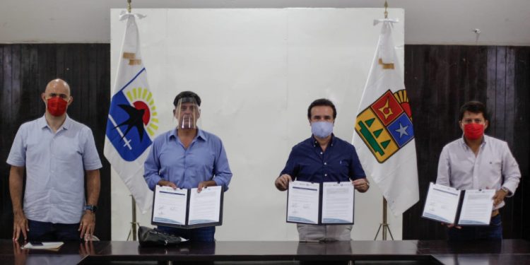 FIRMA PEDRO JOAQUÍN CONVENIO DE COLABORACIÓN CON EL HOSPITAL INTERNACIONAL DE COZUMEL