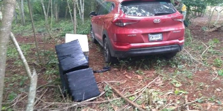 HALLAN VEHÍCULO CON DROGA CERCA DE LA CABECERA MUNICIPAL DE JOSÉ MARÍA MORELOS