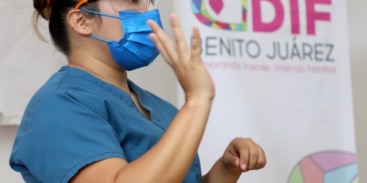 IMPARTE DIF BENITO JUÁREZ CAPACITACIÓN A COLABORADORES