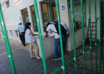 AMONESTA MEDIO AMBIENTE Y ECOLOGÍA A HOTEL POR DERRAMAR AGUA PLUVIAL ESTANCADA