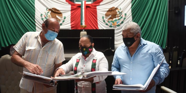 RECIBE CONGRESO POSTULACIONES AL CARGO DE COMISIONADO DEL IDAIP