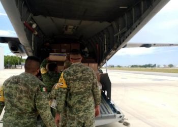 EJÉRCITO MEXICANO ENVÍA AVIÓN A CHETUMAL CON DOS TONELADAS DE INSUMOS MÉDICOS