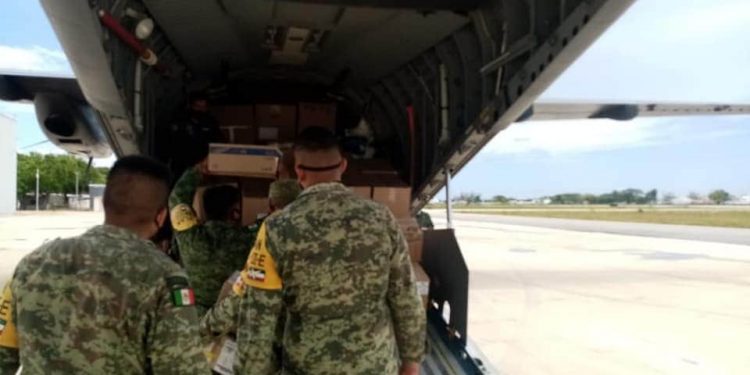 EJÉRCITO MEXICANO ENVÍA AVIÓN A CHETUMAL CON DOS TONELADAS DE INSUMOS MÉDICOS