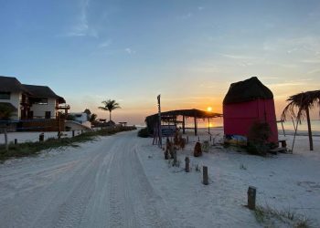 EMPRESARIOS DE HOLBOX MOLESTOS ANTE NUEVO IMPUESTO