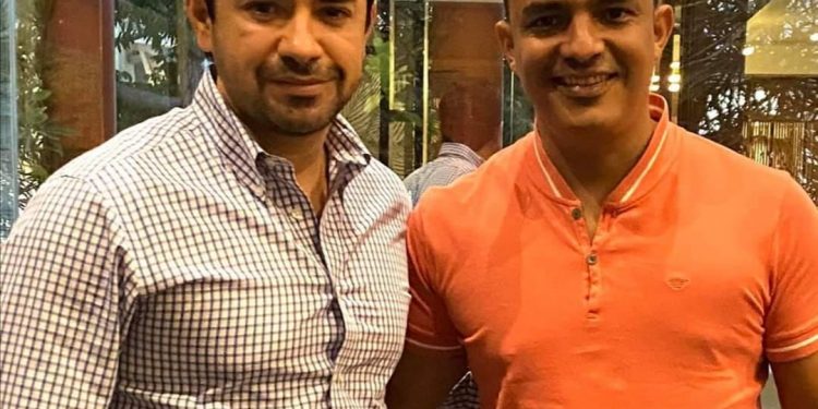 ¿COQUETEA RAYMUNDO KING CON MORENA?