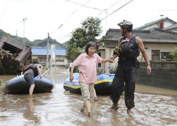 EVACÚAN A 200 MIL PERSONAS EN JAPÓN POR LAS FUERTES LLUVIAS