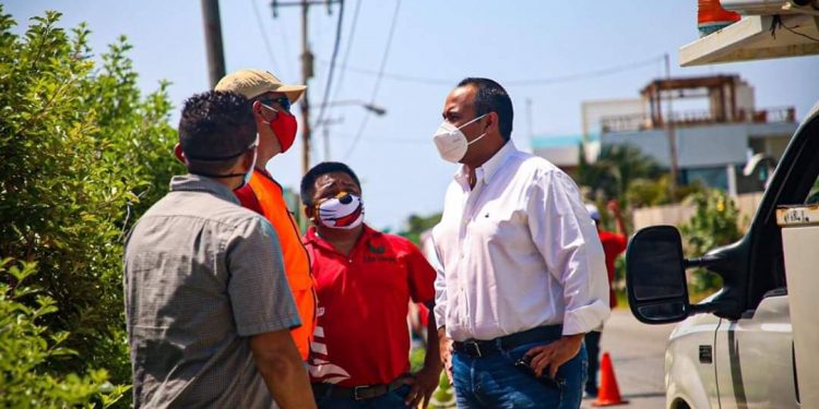SUPERVISA JUAN CARRILLO REHABILITACIÓN DE LUMINARIAS