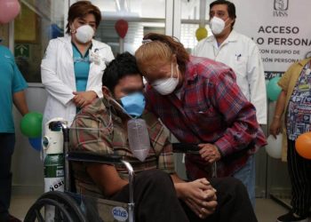 PACIENTE INTUBADO DURANTE 22 DÍAS CON SEVERA LESIÓN PULMONAR VENCE AL COVID-19