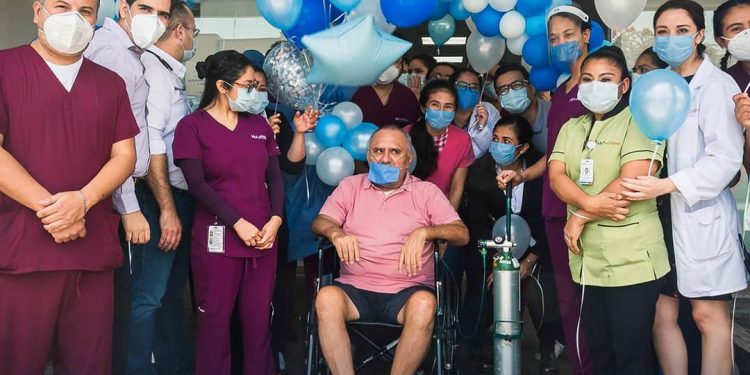 PACIENTE LIBRA BATALLA ANTE EL COVID-19 Y SALE ADELANTE