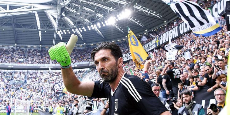 GIGI BUFFON ES EL JUGADOR CON MÁS PARTIDOS EN LA SERIE A DE ITALIA