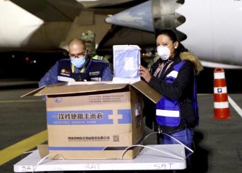 GOBIERNO DE MÉXICO RECIBE 68,400 BATAS QUIRÚRGICAS A TRAVÉS DEL PUENTE AÉREO MÉXICO-CHINA