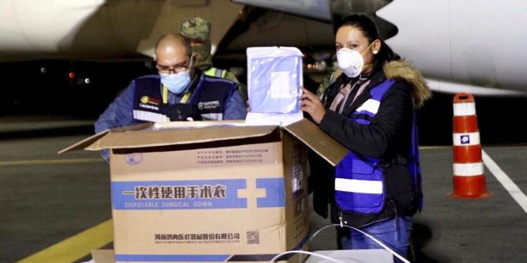 GOBIERNO DE MÉXICO RECIBE 68,400 BATAS QUIRÚRGICAS A TRAVÉS DEL PUENTE AÉREO MÉXICO-CHINA