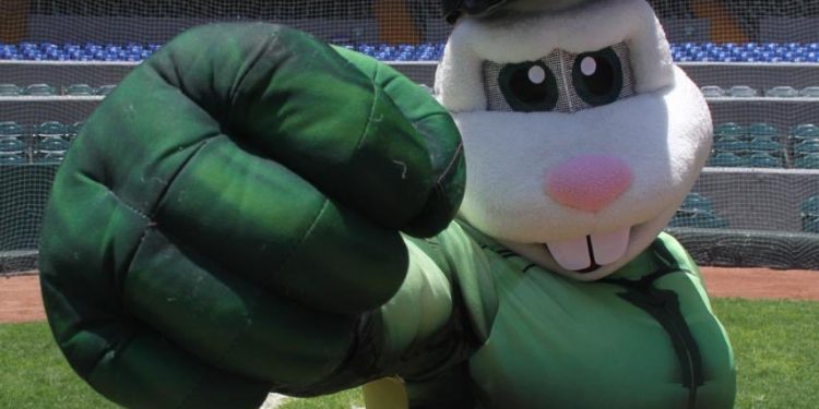 PEPE PERICO Y KIKE CONEJO, POR EL TÍTULO DE LA MEJOR MASCOTA DE BEISBOL EN MÉXICO