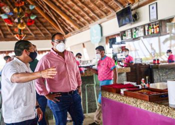 VERIFICA JUAN CARRILLO QUE NEGOCIOS ABIERTOS ACATEN PROTOCOLOS DE SEGURIDAD E HIGIENE CONTRA EL COVID-19.