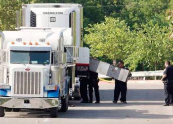 ARIZONA Y TEXAS COMPRAN CAMIONES FRIGORÍFICOS ANTE REPUNTE DE MUERTES