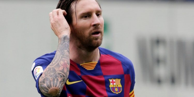 BARCELONA PRESENTA SU UNIFORME PARA LA TEMPORADA 2020-2021