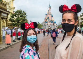 DISNEYLAND PARÍS REABRE CON MASCARILLAS Y FE EN EL FUTURO