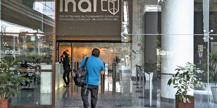 EL INAI INVESTIGA A SFP POR DIFUNDIR DATOS PERSONALES DE 830 MIL FUNCIONARIOS
