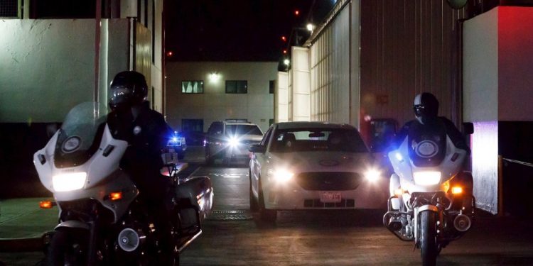 EMILIO LOZOYA ES TRASLADADO A UN HOSPITAL DONDE PERMANECERÁ EN CALIDAD DE DETENIDO