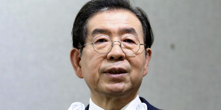 ENCUENTRAN MUERTO AL ALCALDE DE SEÚL, LUEGO DE DESAPARECER