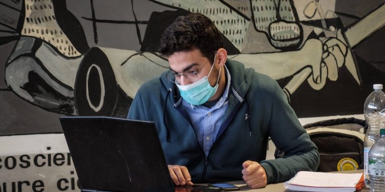 EU RETIRARÁ VISAS DE ESTUDIANTES EXTRANJEROS QUE TOMEN CLASES VIRTUALES