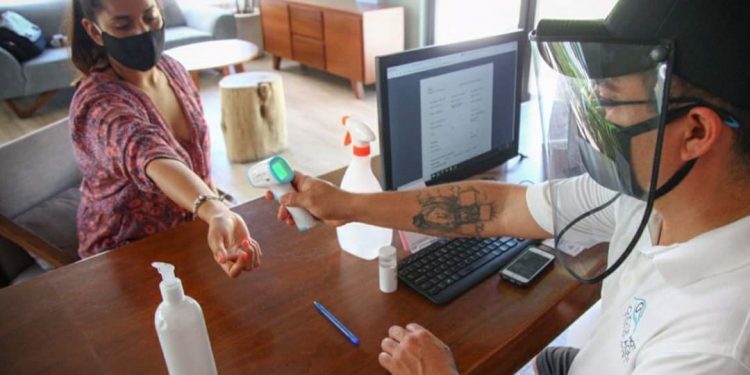 PIDE ALCALDESA DE PUERTO MORELOS A LA POBLACIÓN REDOBLAR ESFUERZOS ANTE EL COVID 19