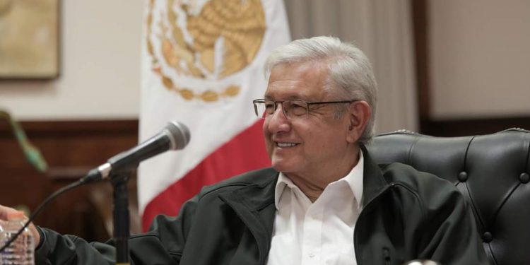 MUESTRA ANDRÉS MANUEL LÓPEZ OBRADOR «BENDITO CORAJE» POR OPOSICIÓN DE PERIODISTAS Y ESCRITORES HACIA LA TRANSFORMACIÓN