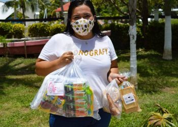 CONTRIBUYE DIF ISLA MUJERES CON KITS DE LIMPIEZA PARA EL HOGAR