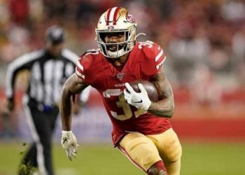 MOSTERT SE QUEDA EN SAN FRANCISCO